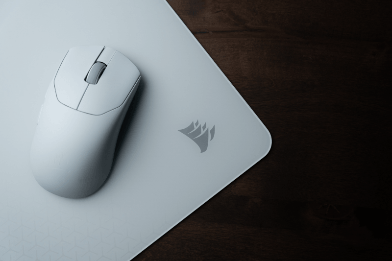 MM GLASS Gray - Upper Right Corner with SABER v2 PRO Ultralight.png